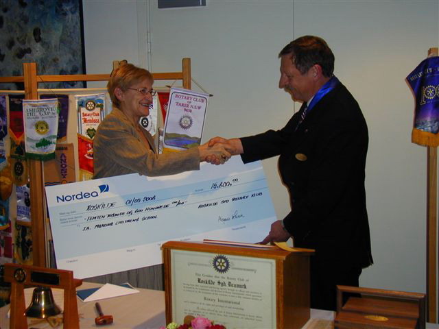 Præsident Mogens Luun overrækker donation til International Børnehjælp