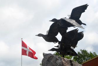 Skulpturen, flyvende fugle