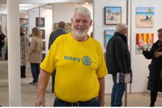 Niels Christian og Horsens Vitus Bering Rotary Klub havde ansvaret for cafeen og det blev løst med et stort smil