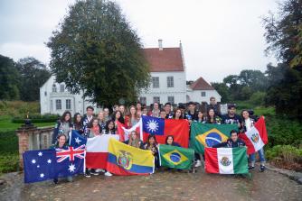 Udvekslingsstudenterne samlet til fotografering