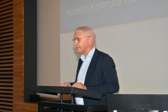 Borgmester fra Holstebro HC Østerby byder velkommen på kommunens vegne