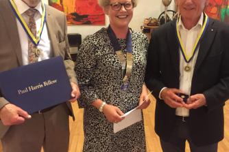 Kai A. Petersen og Rod Cheesemann sammen med præsident Rikke Vagn-Hansen
